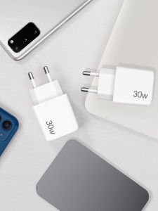 Сетевой зарядный блок питания с быстрой зарядкой с USB + TYPE-C 30W Белый