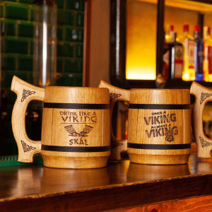 Пивная кружка Teslyar "Drink like a viking" из дерева светлая 600 мл