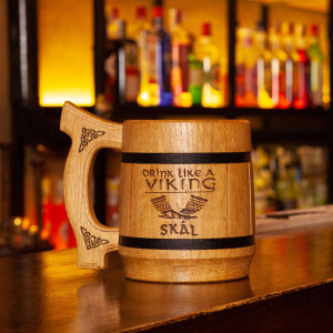 Пивная кружка Teslyar "Drink like a viking" из дерева светлая 600 мл